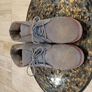 Tom's Soft Suede Leather Chukka Booties Size 7.5 M Light Tan With Pink Trim